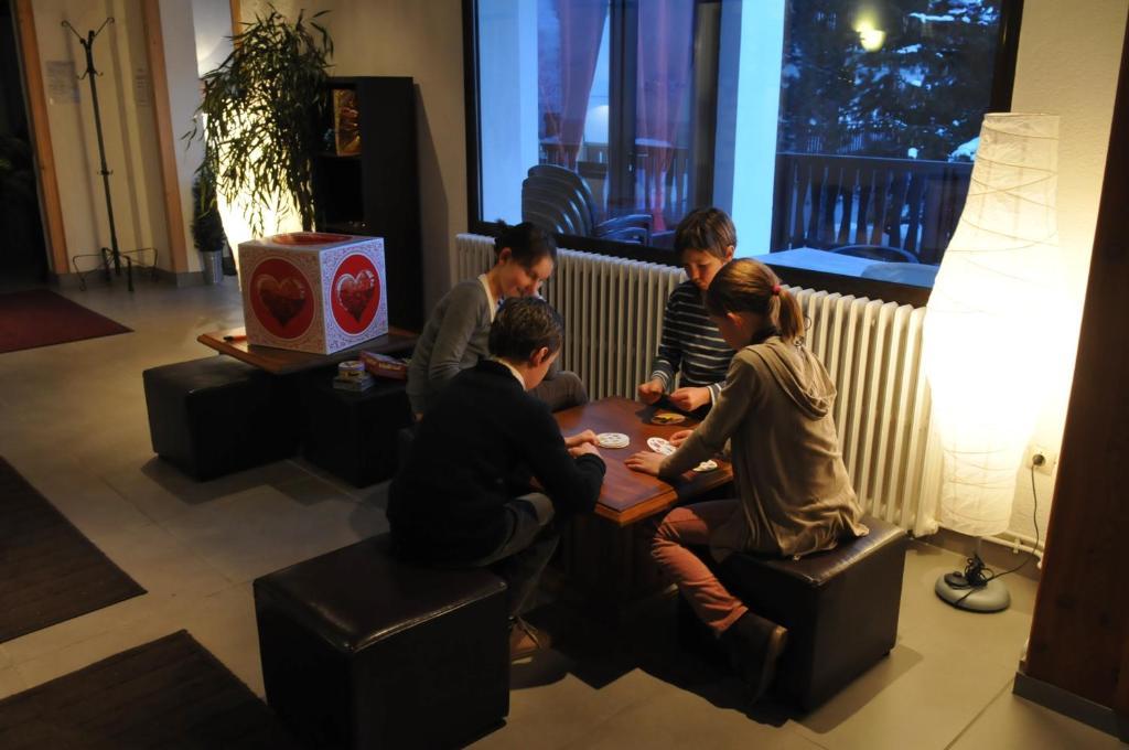 Hotel De La Valentin Лес дьо Алпс Екстериор снимка