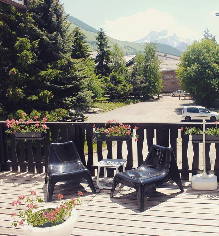 Hotel De La Valentin Лес дьо Алпс Екстериор снимка
